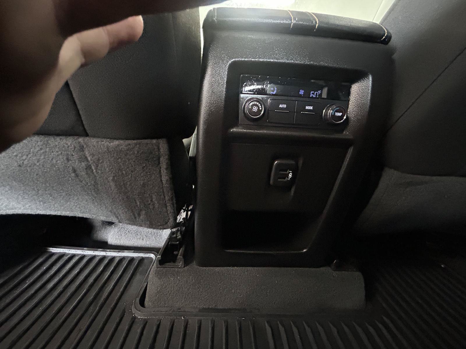 Used 2019 Chevrolet Traverse LT FWD image 11
