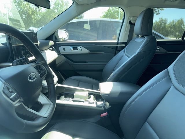Certified 2025 Ford Explorer Active w/ Active Comfort Package image 6