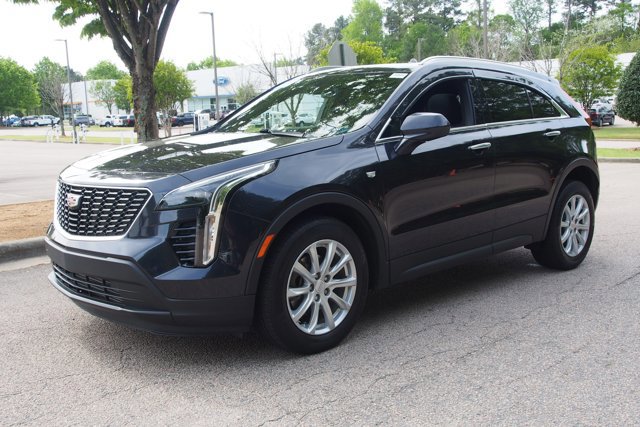 Used 2023 Cadillac XT4 Luxury w/ Cold Weather Package FWD image 3
