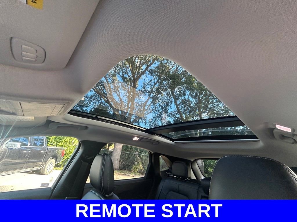 Certified 2024 Ford Escape SE w/ PHEV Premium Package FWD image 12