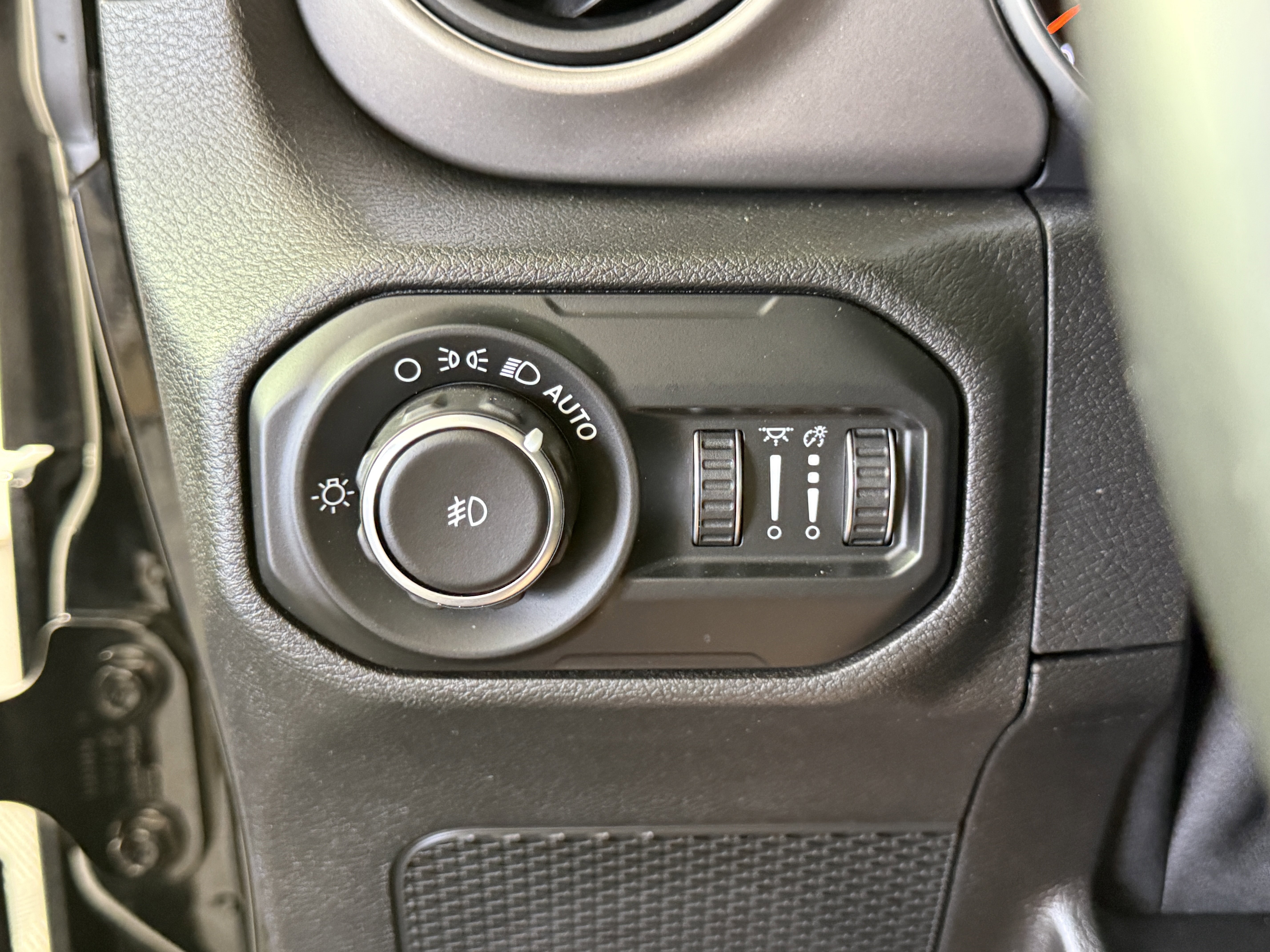 Used 2018 Jeep Wrangler Sport AWD/4WD image 24