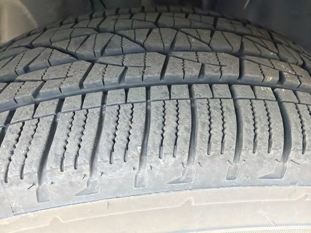 Certified 2018 Ford Explorer XLT w/ Equipment Group 202A AWD/4WD image 3