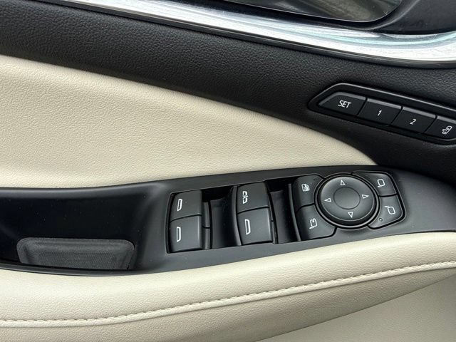 Used 2022 Buick Enclave Avenir w/ Avenir Technology Package AWD/4WD image 17