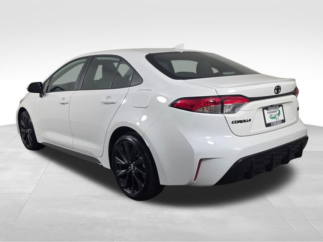 Used 2024 Toyota Corolla SE w/ SE Convenience Package FWD image 5
