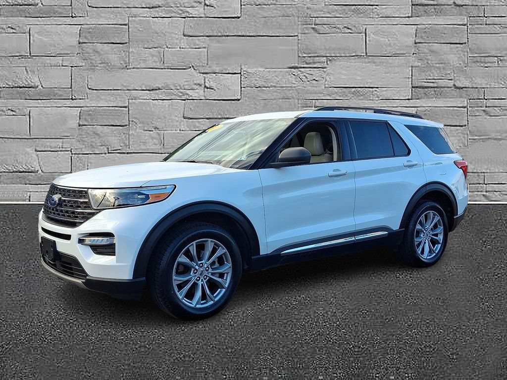 Certified 2023 Ford Explorer XLT w/ Equipment Group 202A AWD/4WD image 5