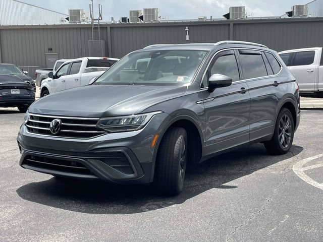 Used 2023 Volkswagen Tiguan SE w/ Panoramic Sunroof Package FWD image 8