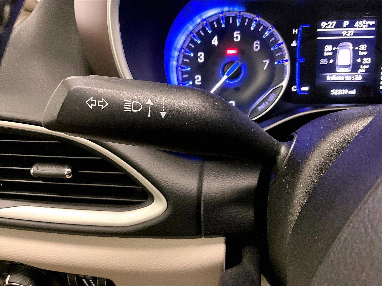 Used 2023 Chrysler Voyager LX image 31