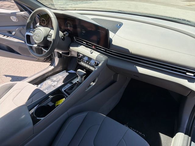 Used 2023 Hyundai Elantra SEL w/ Convenience Package FWD image 24