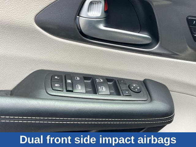 Used 2023 Chrysler Pacifica Touring-L FWD image 32