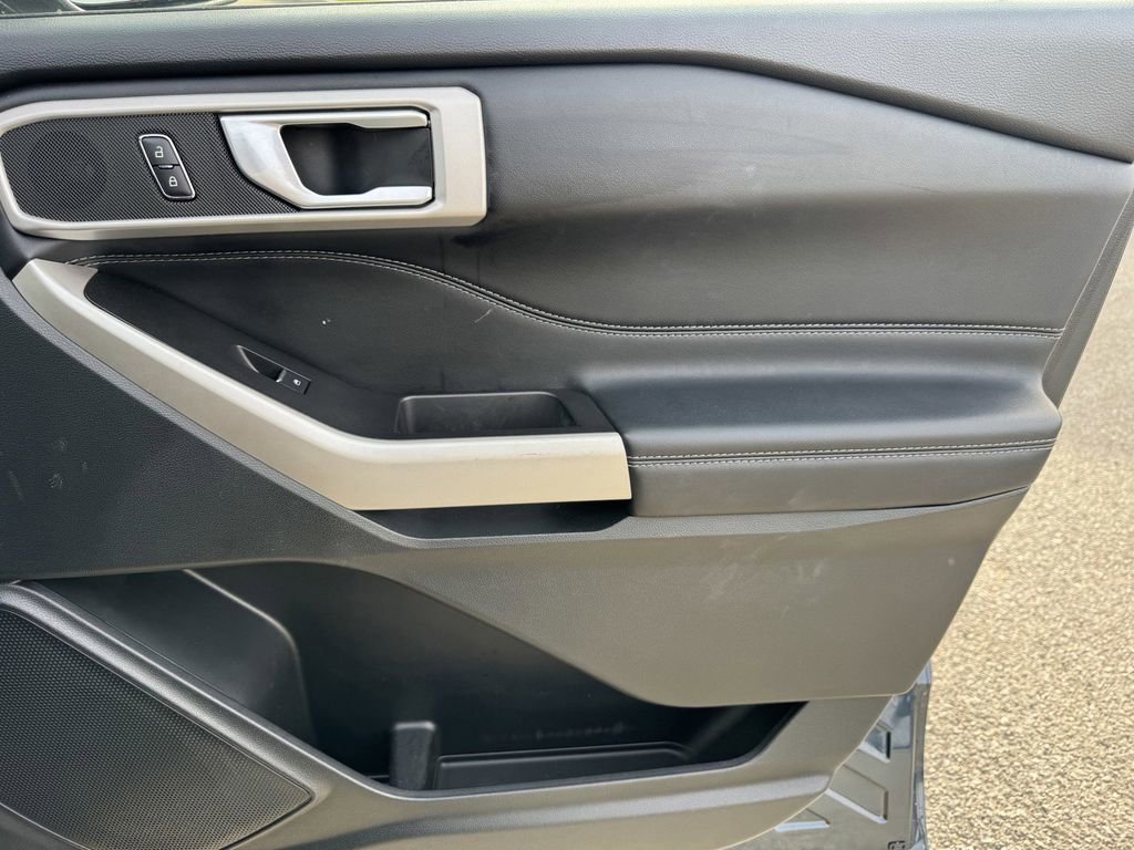 Certified 2023 Ford Explorer XLT w/ Equipment Group 202A image 8