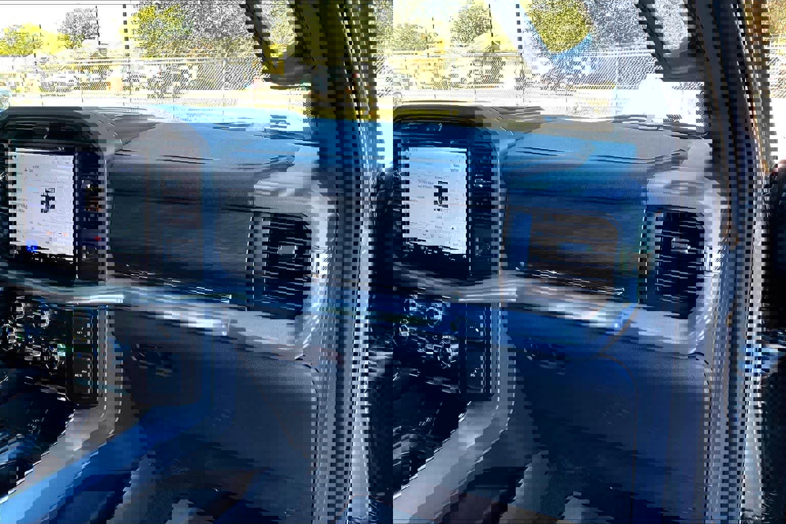 Certified 2025 Ford F150 Lariat w/ Equipment Group 501A Mid image 19