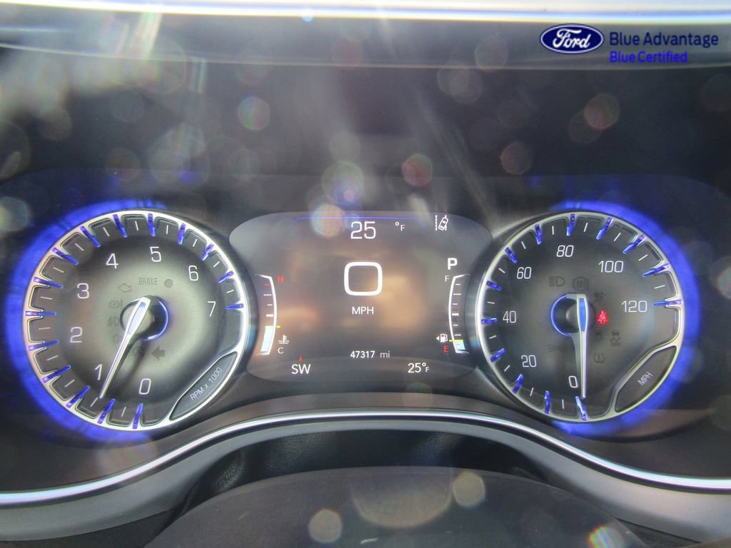 Used 2025 Chrysler Pacifica Limited FWD image 37