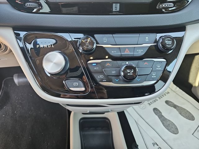 Used 2024 Chrysler Voyager LX FWD image 30