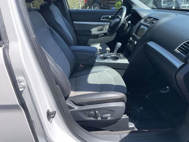 Certified 2017 Ford Explorer XLT w/ Equipment Group 202A image 29