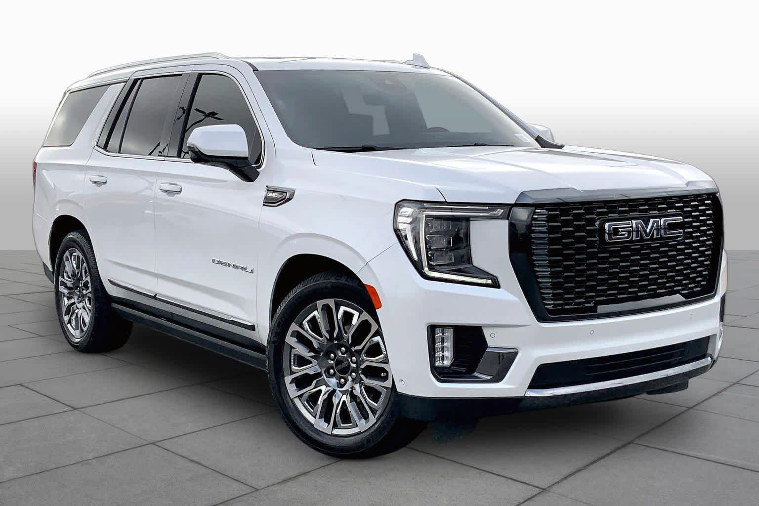 Used 2023 GMC Yukon Denali Ultimate AWD/4WD image 3