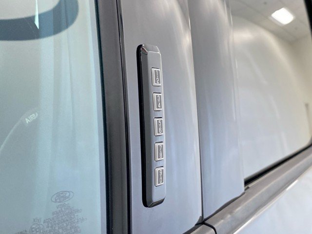 Certified 2022 Ford F350 Lariat w/ Black Appearance Package AWD/4WD image 15