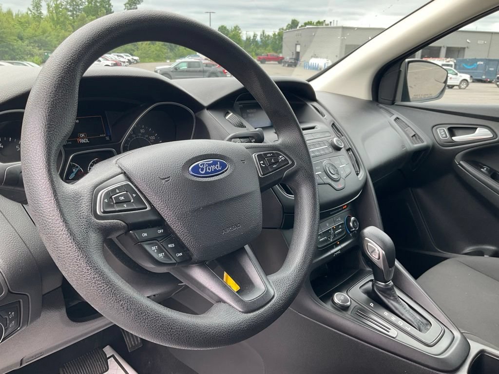 Certified 2017 Ford Focus SE FWD image 19