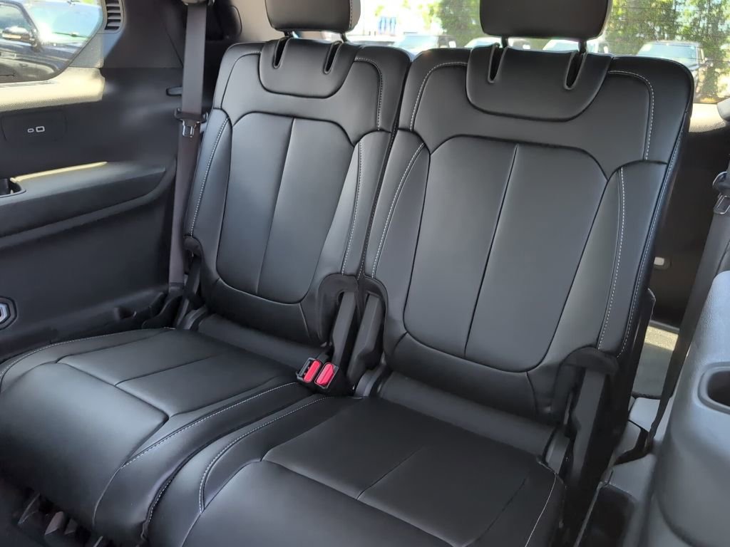 Used 2024 Jeep Grand Cherokee L Limited w/ Black Appearance Package AWD/4WD image 13
