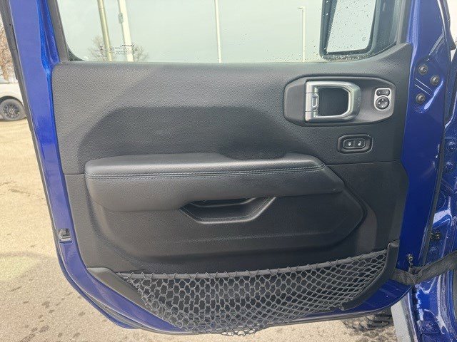 Used 2018 Jeep Wrangler Unlimited Sahara image 9