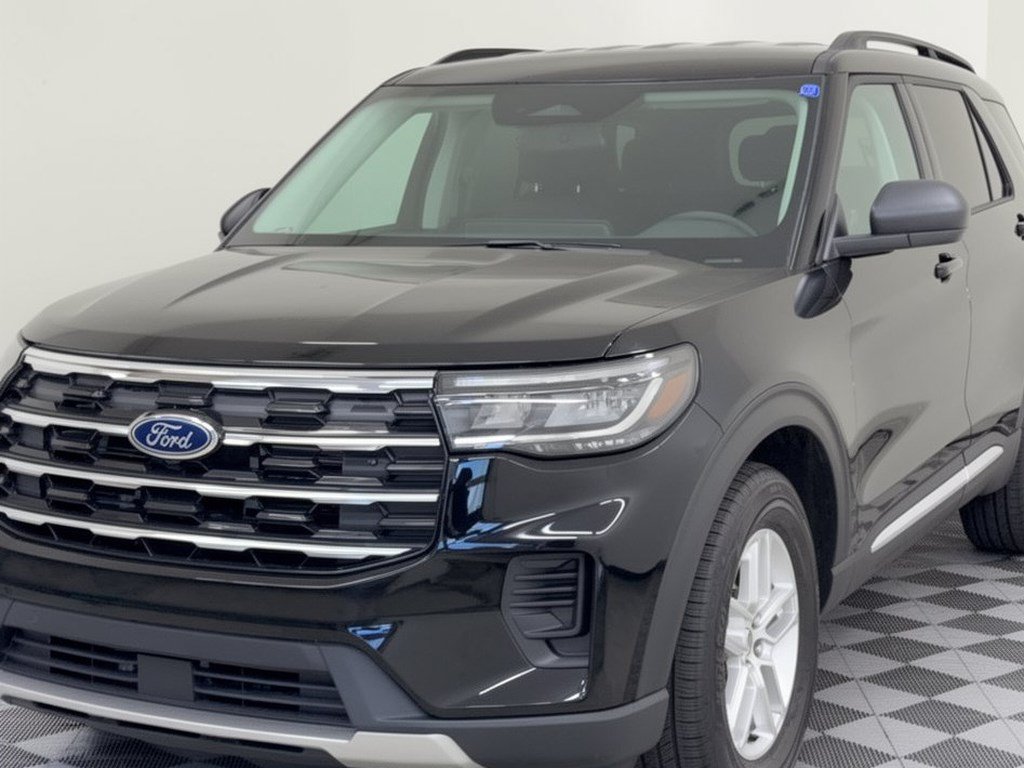 Certified 2025 Ford Explorer Active RWD image 12