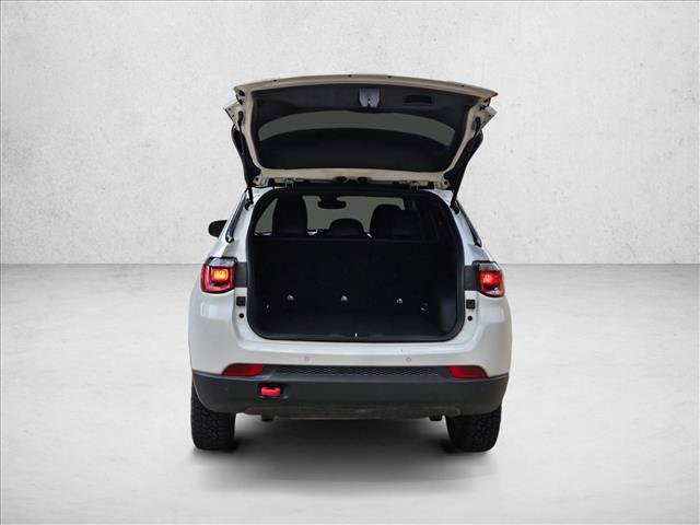 Used 2025 Jeep Compass Trailhawk AWD/4WD image 8