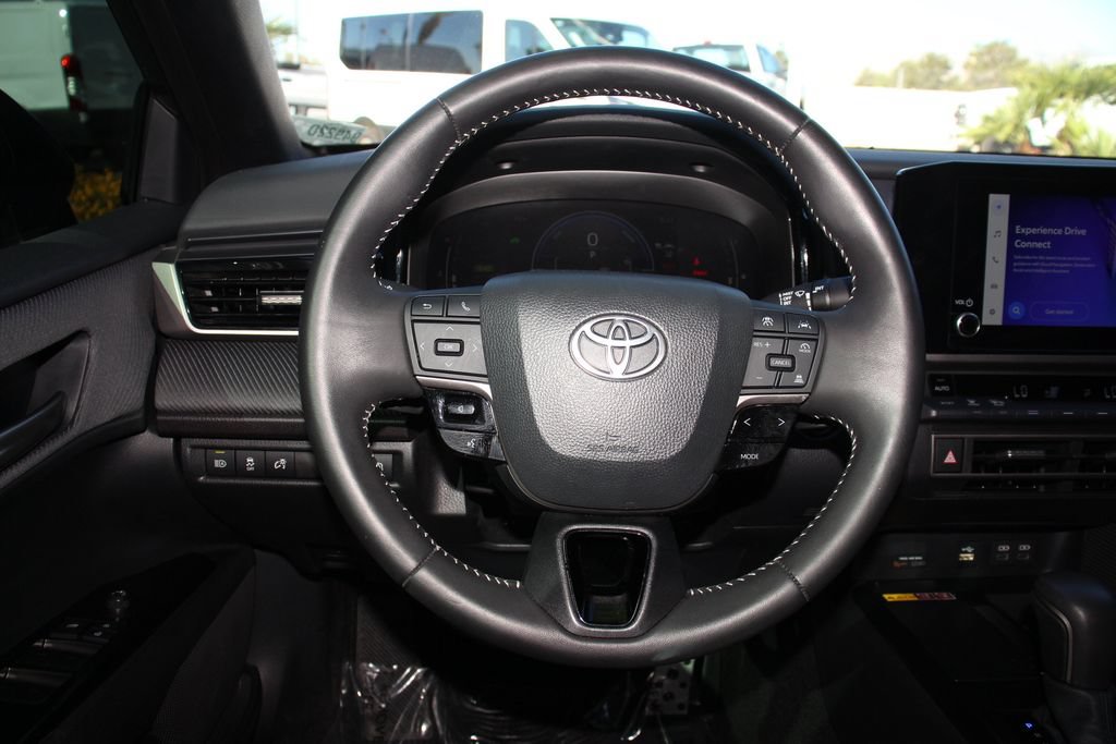 Used 2025 Toyota Camry SE FWD image 16