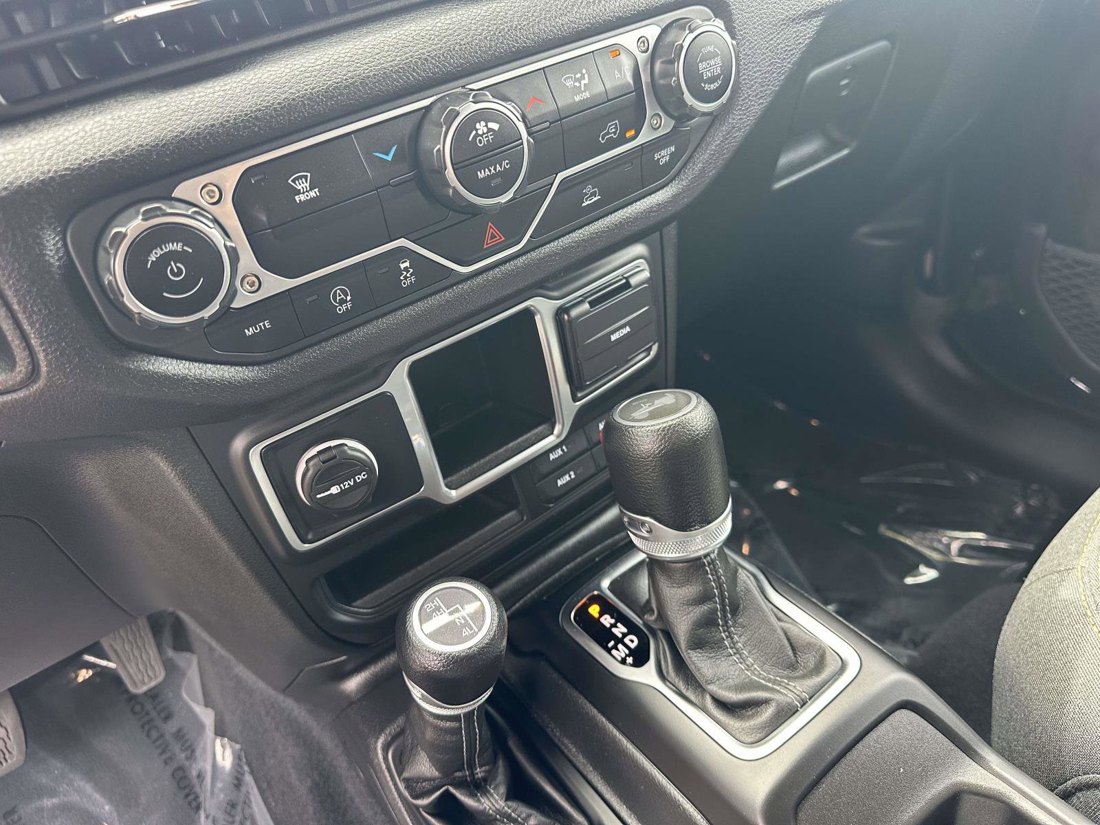 Used 2024 Jeep Wrangler Unlimited Sport AWD/4WD image 13