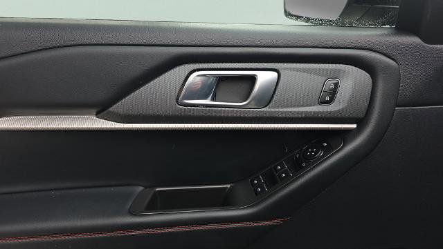 Certified 2025 Ford Explorer ST-Line w/ ST-Line Street Pack image 14