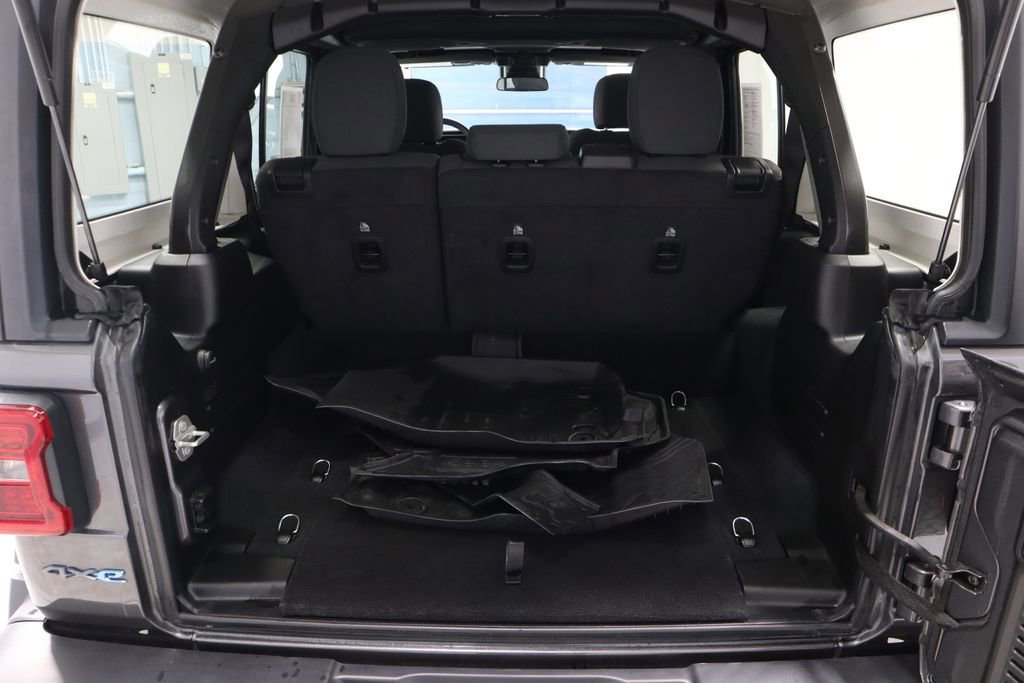 Used 2024 Jeep Wrangler Unlimited image 17