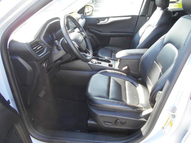 Certified 2025 Ford Escape Platinum AWD/4WD image 2