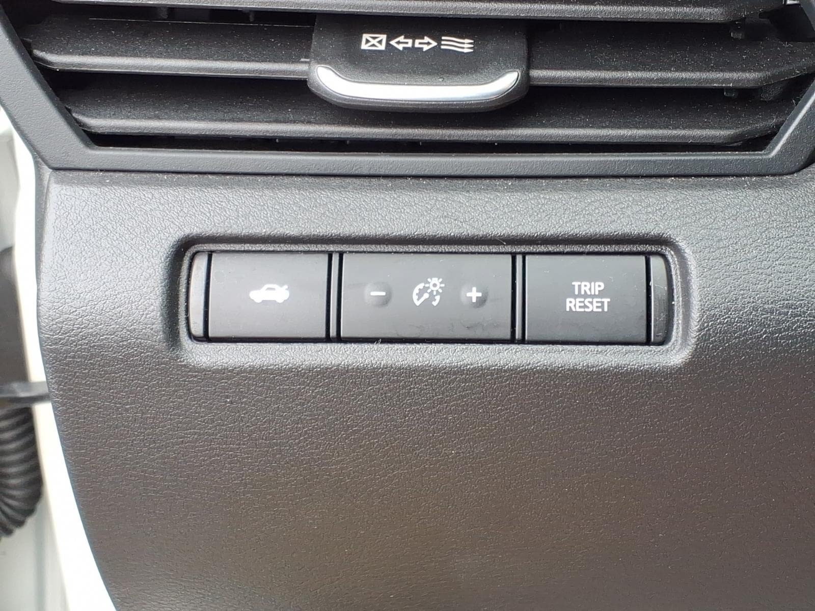 Used 2025 Nissan Altima 2.5 SV FWD image 21