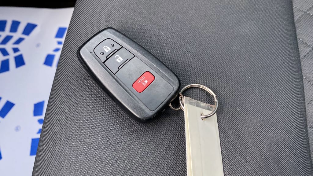 Used 2020 Toyota C-HR XLE FWD image 21