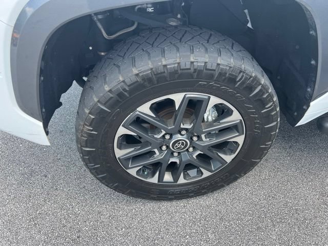 Used 2023 Toyota Tundra Limited AWD/4WD image 6
