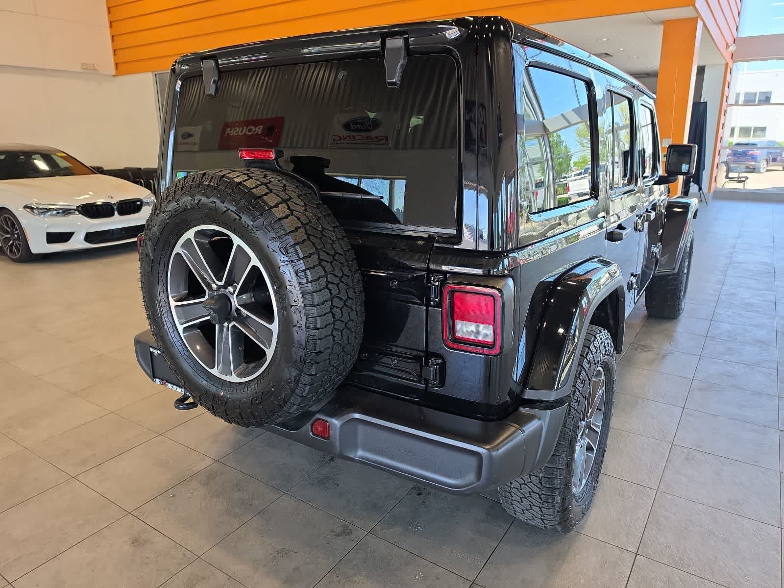 Used 2023 Jeep Wrangler Unlimited Sahara AWD/4WD image 8