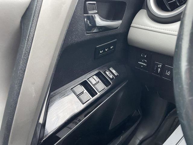Used 2018 Toyota RAV4 Limited image 28
