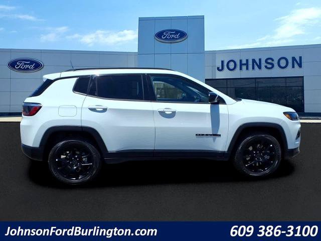 Used 2025 Jeep Compass Latitude w/ Altitude Special Edition AWD/4WD image 2