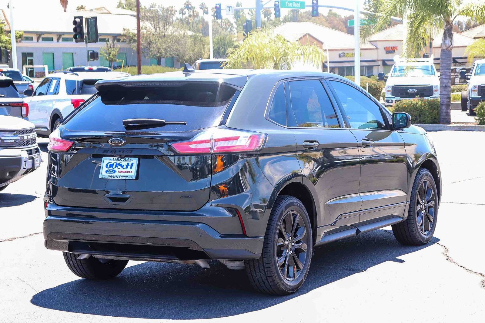 Certified 2023 Ford Edge SE w/ Black Appearance Package AWD/4WD image 4