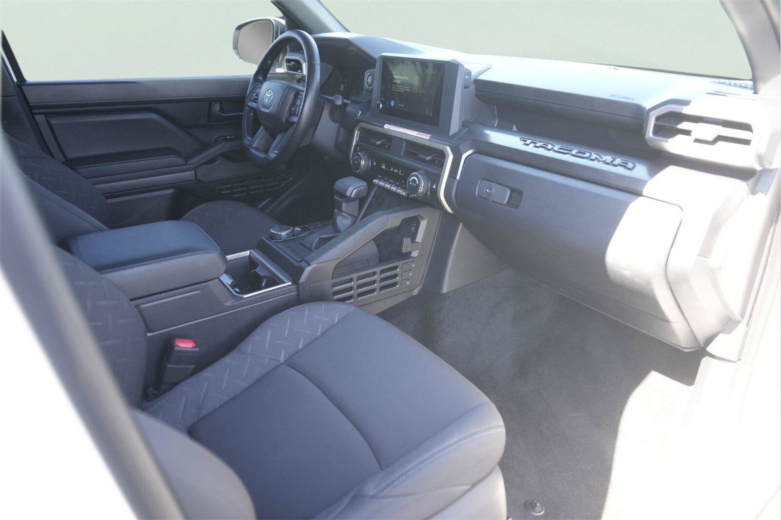 Used 2025 Toyota Tacoma SR5 AWD/4WD image 17