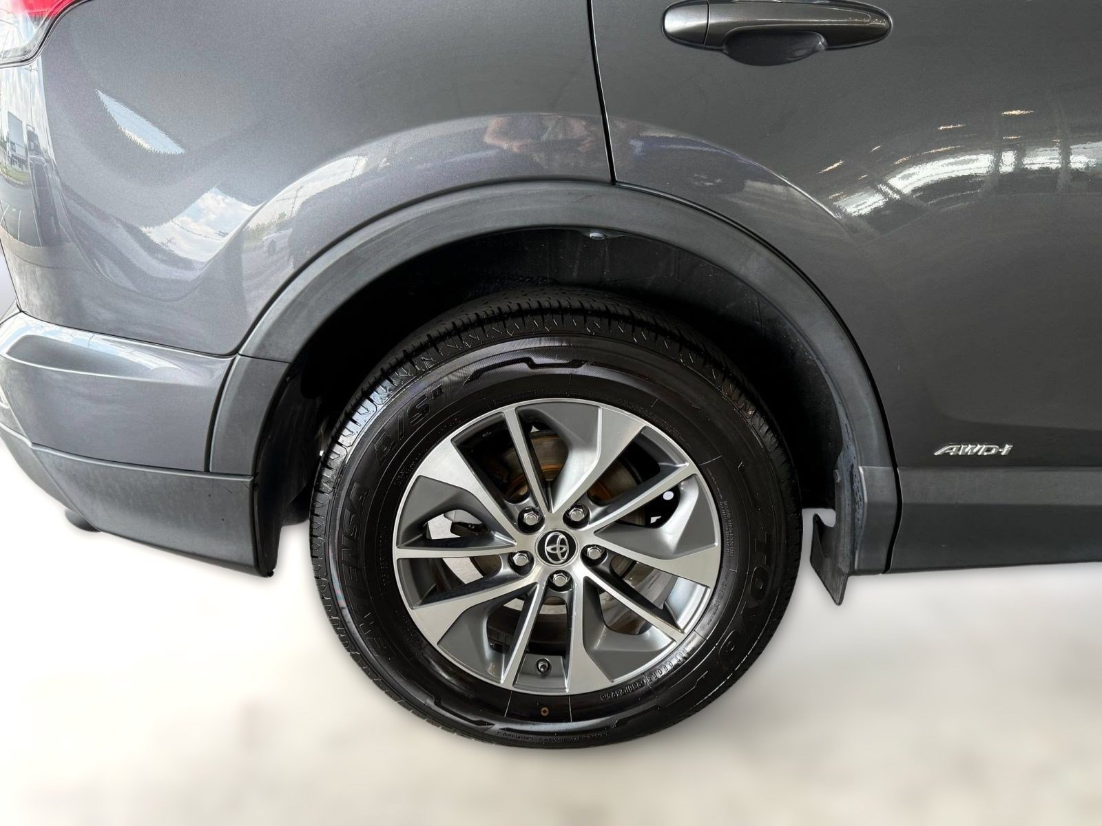 Used 2018 Toyota RAV4 XLE AWD/4WD image 13