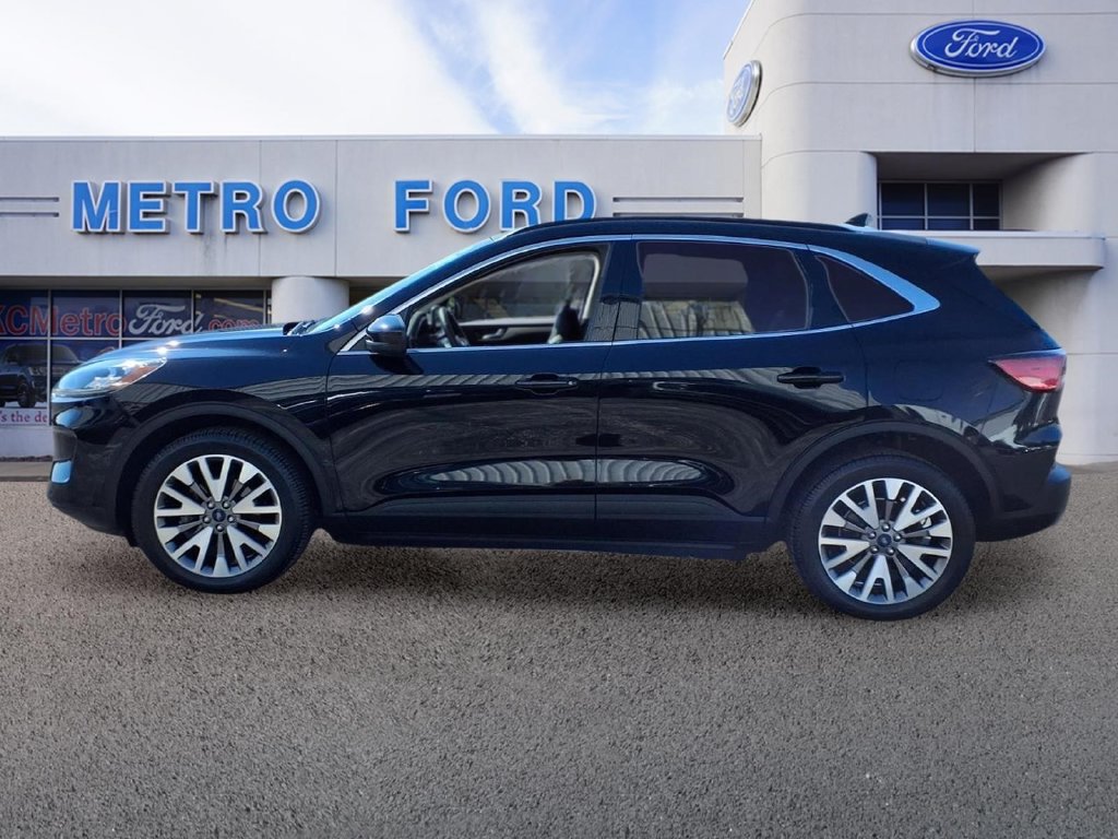 Certified 2022 Ford Escape Titanium AWD/4WD image 6