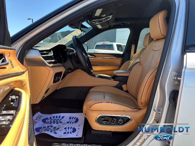 Used 2023 Jeep Grand Cherokee Summit AWD/4WD image 13