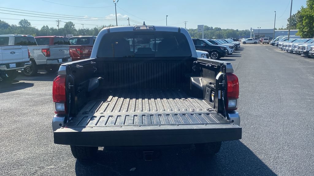 Used 2018 Toyota Tacoma TRD Sport w/ Technology Package RWD image 19