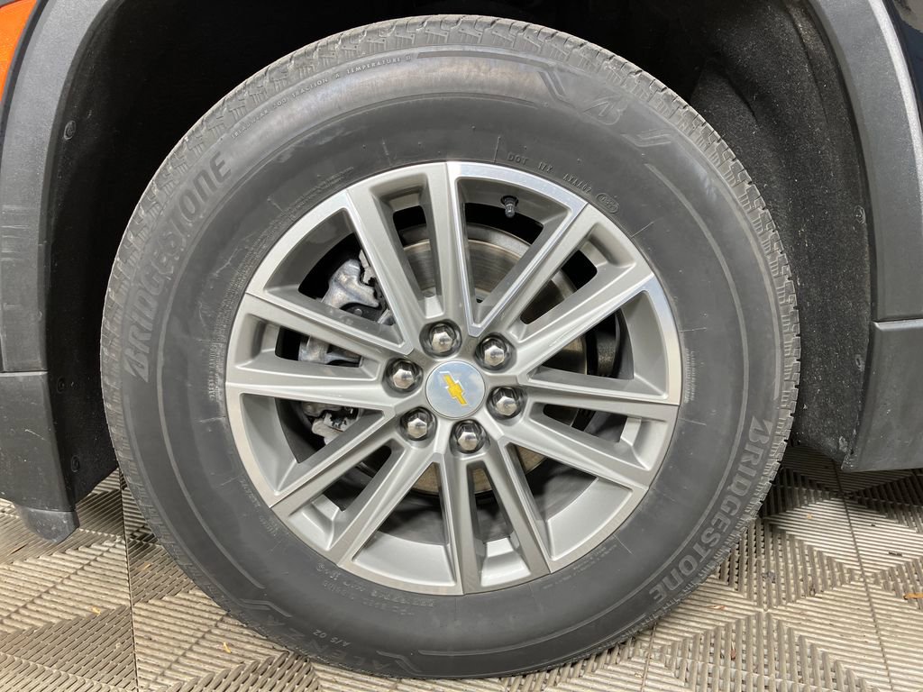 Used 2022 Chevrolet Traverse LT image 12