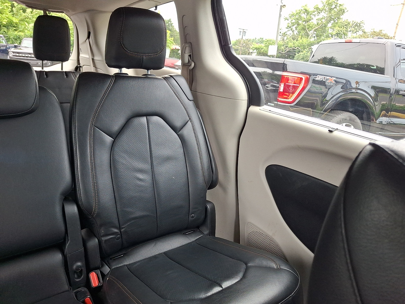 Used 2019 Chrysler Pacifica Touring-L FWD image 20
