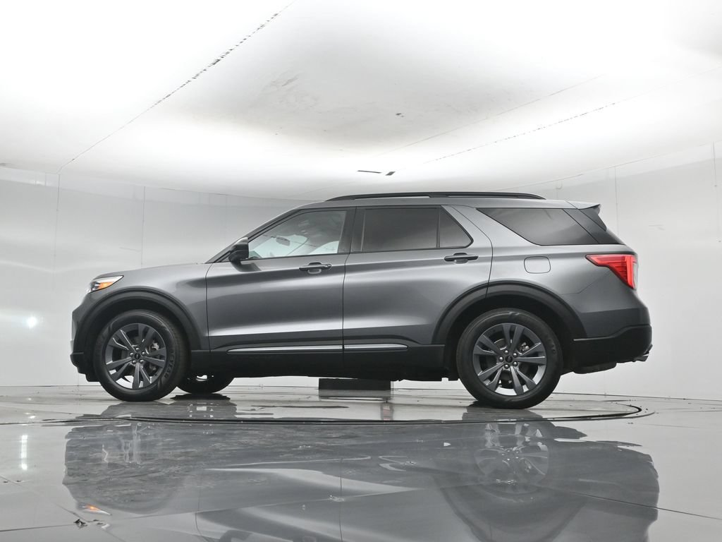 Certified 2023 Ford Explorer XLT w/ Equipment Group 202A RWD image 8