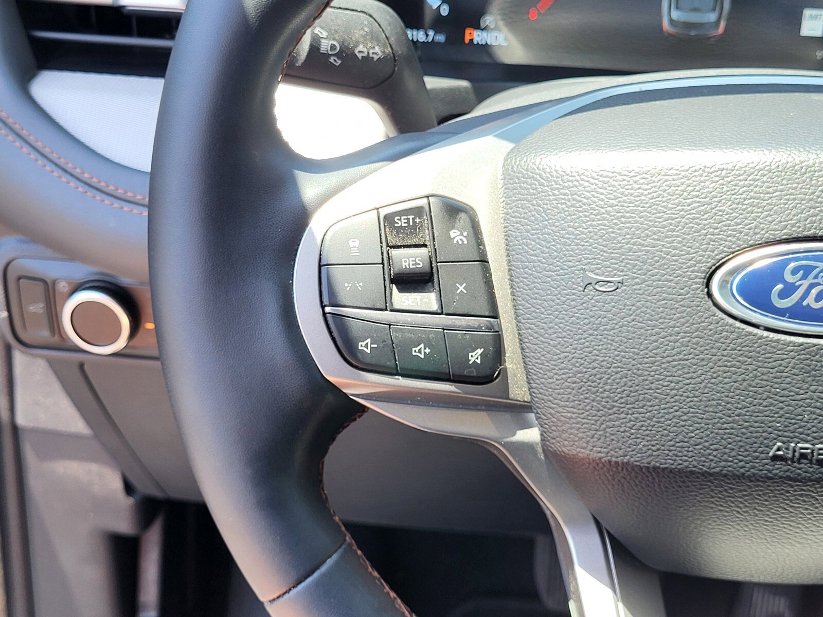 Certified 2025 Ford Explorer Active RWD image 27