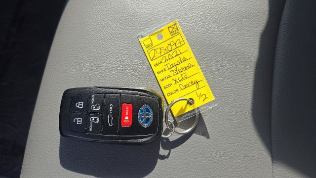 Used 2021 Toyota Sienna XLE AWD/4WD image 22