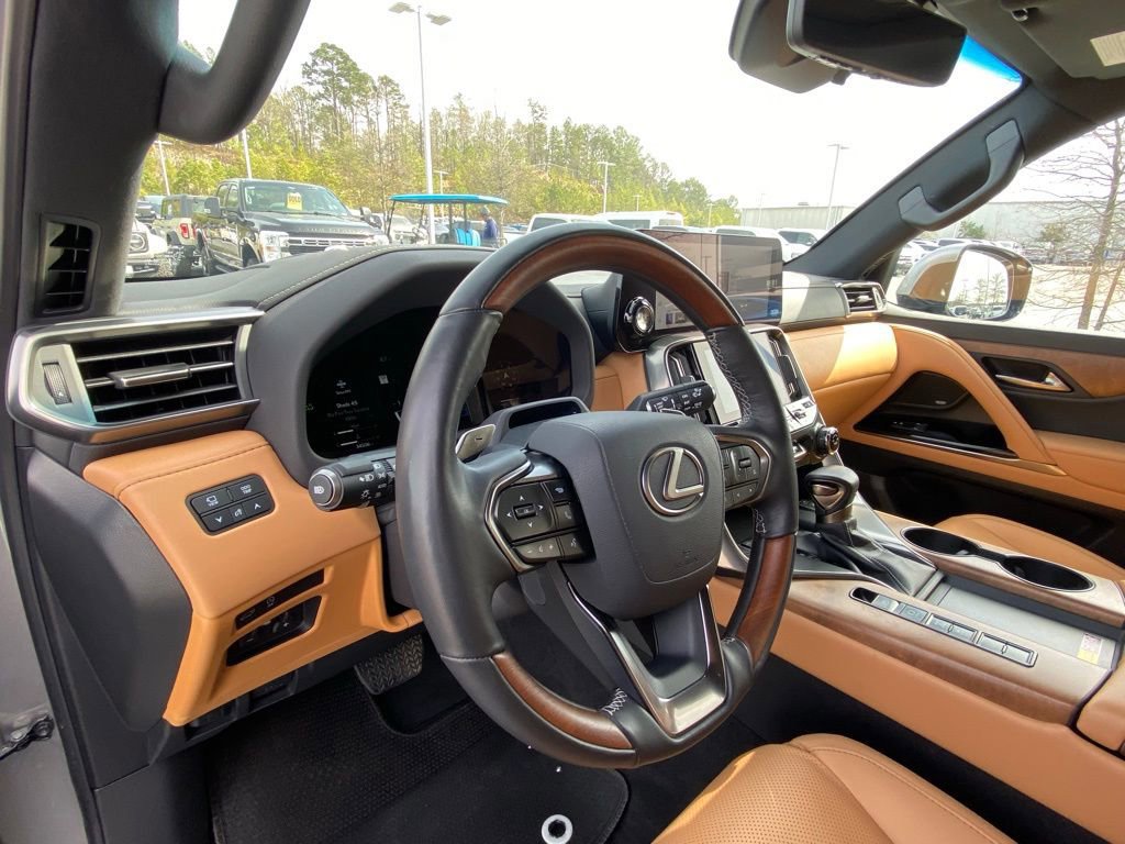 Used 2025 Lexus LX 600 4WD w/ Accessory Package (2T) image 9
