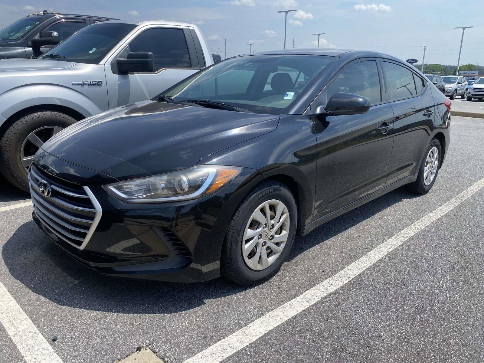 Used 2018 Hyundai Elantra SE FWD image 2