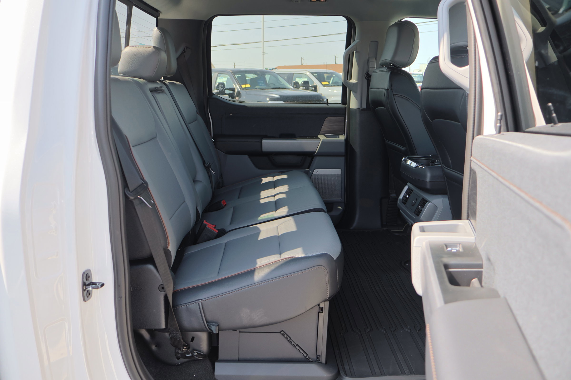 Certified 2025 Ford F150 Lariat w/ Equipment Group 501A Mid image 37